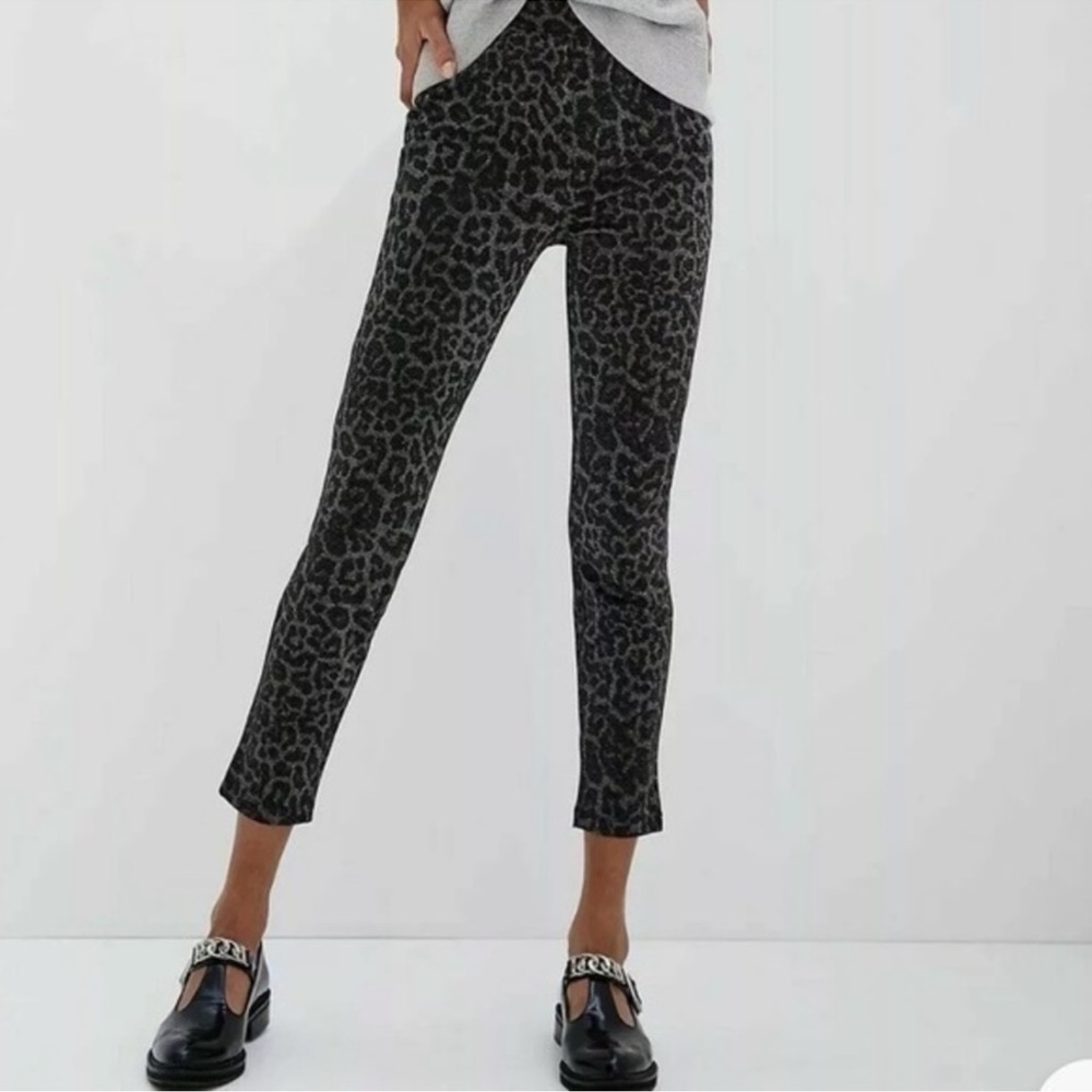 Sanctuary by Anthropologie Leopard Print Stylish Gray Pants, Size‎ M